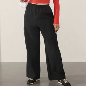 NWT ATHLETA Promenade High Rise Cargo Pants, Large, Black